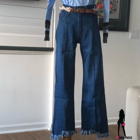 Style Mafia Frayed Hem Cropped Jeans - Picture 2 of 3